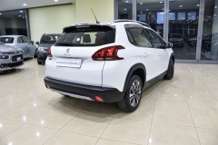 PEUGEOT 2008 1.5 HDI ALLURE 4 PEUGEOT 2008 1.5 HDI ALLURE 4