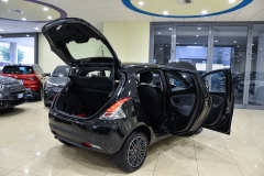 LANCIA Y 1.0 Hybrid 70CV Firefly 10