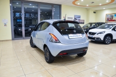 LANCIA Y 1,0 Hybrid 70CV Firefly Oro 6